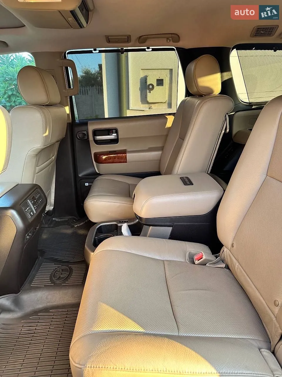 2019 Toyota Sequoia - мініатюра 16