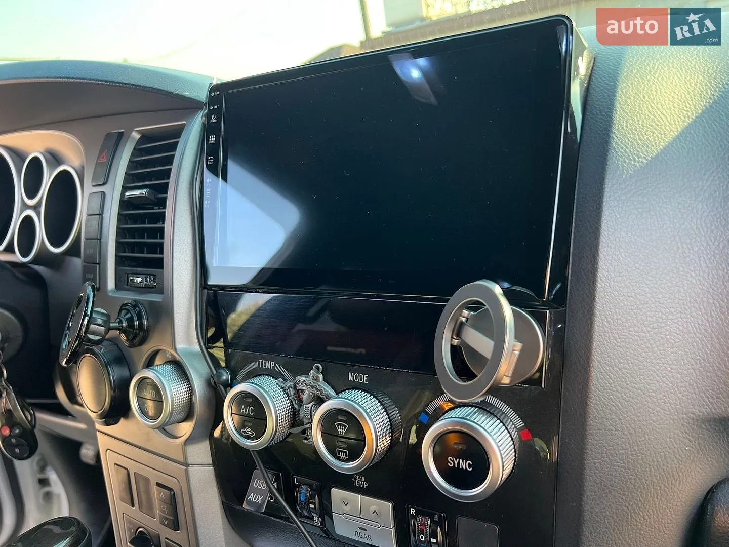 2014 Toyota Sequoia - мініатюра 16