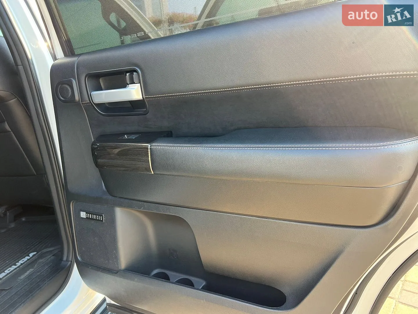 2014 Toyota Sequoia - мініатюра 21