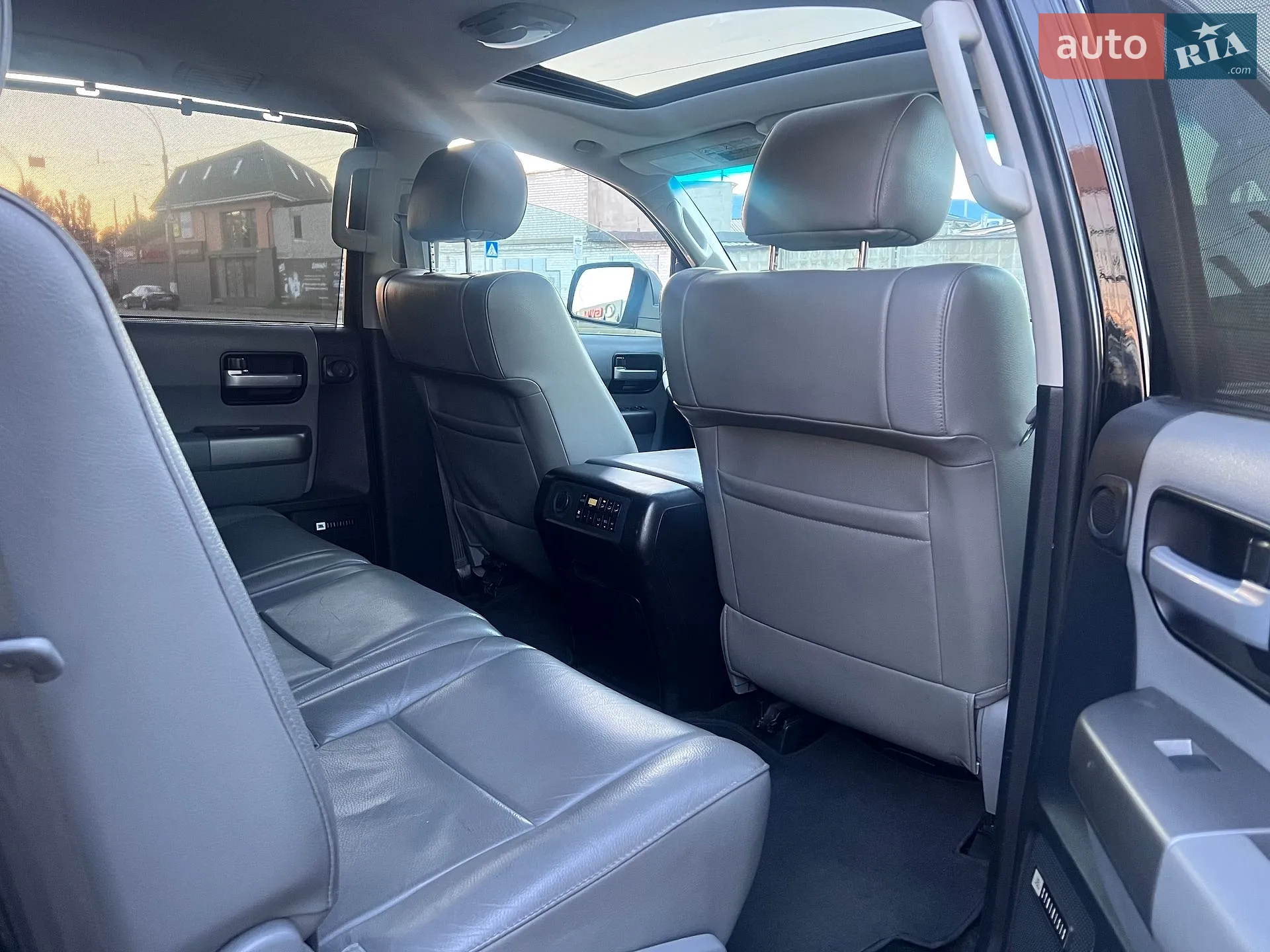 2015 Toyota Sequoia - мініатюра 18