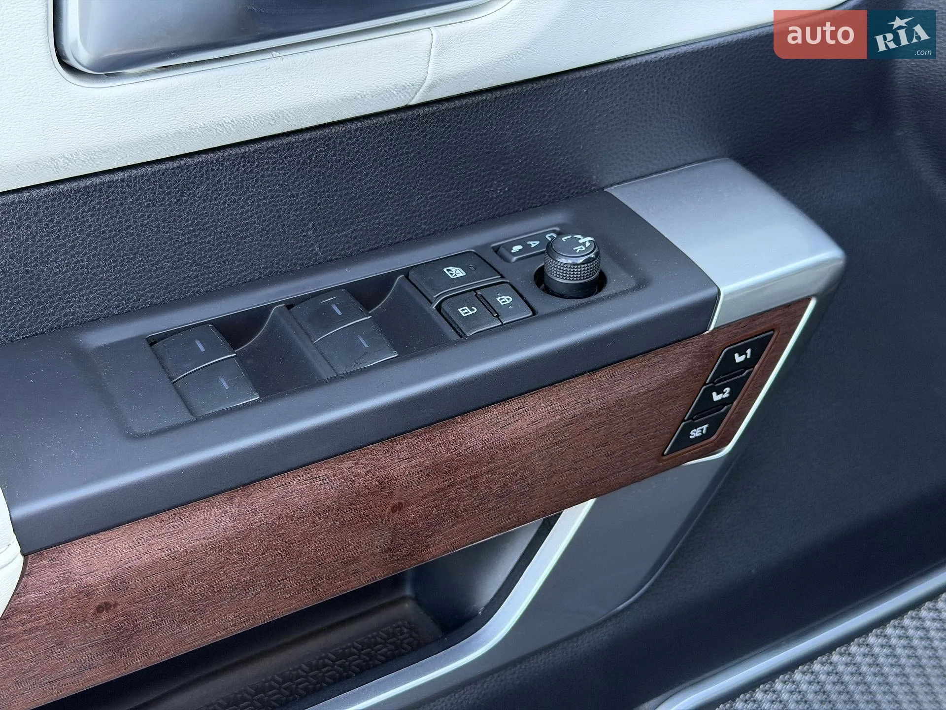 2023 Toyota Sequoia - мініатюра 32