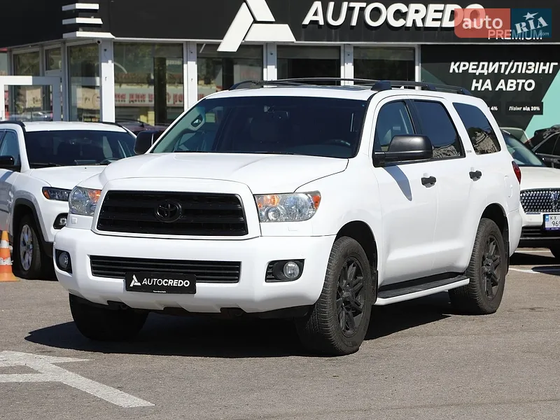 Toyota Sequoia 2016