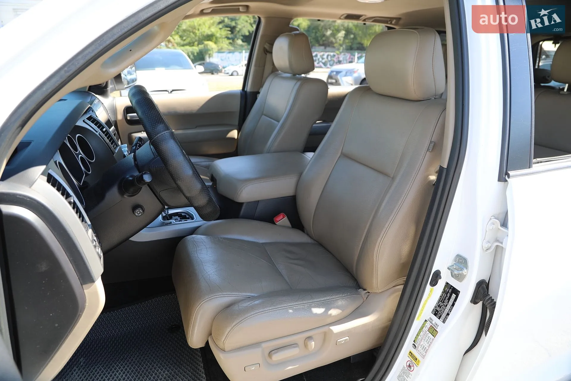 2016 Toyota Sequoia - мініатюра 13