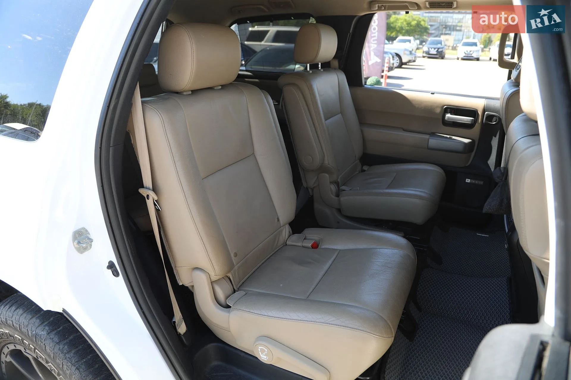 2016 Toyota Sequoia - мініатюра 16