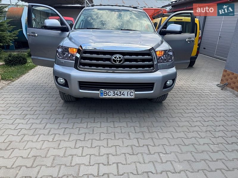 Внедорожник / Кроссовер Toyota Sequoia 2016 в Дрогобыче