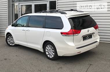 Минивэн Toyota Sienna 2013 в Киеве