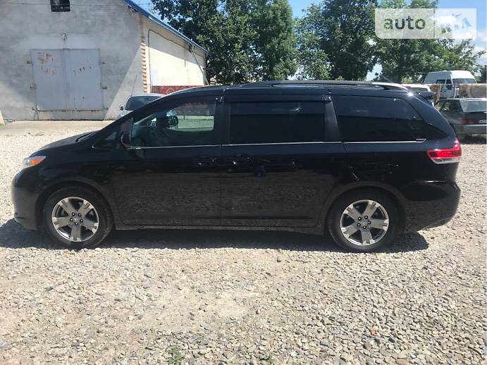 Минивэн Toyota Sienna 2013 в Калуше