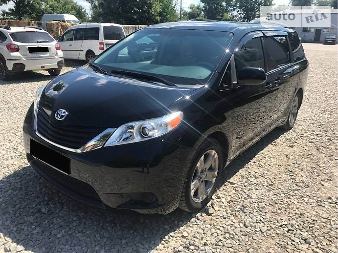 Минивэн Toyota Sienna 2013 в Калуше