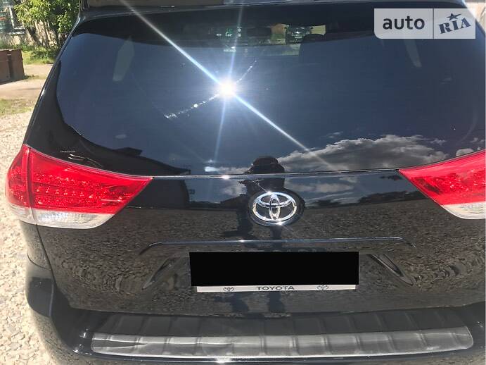 Минивэн Toyota Sienna 2013 в Калуше