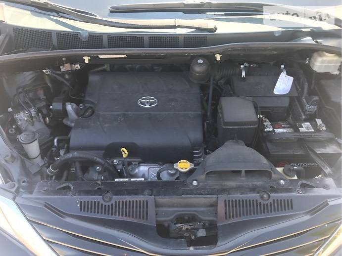 Минивэн Toyota Sienna 2013 в Калуше
