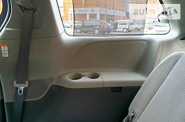 Мінівен Toyota Sienna 2015 в 