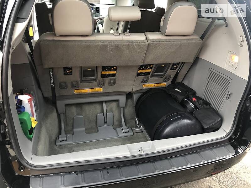 Мінівен Toyota Sienna 2014 в Житомирі