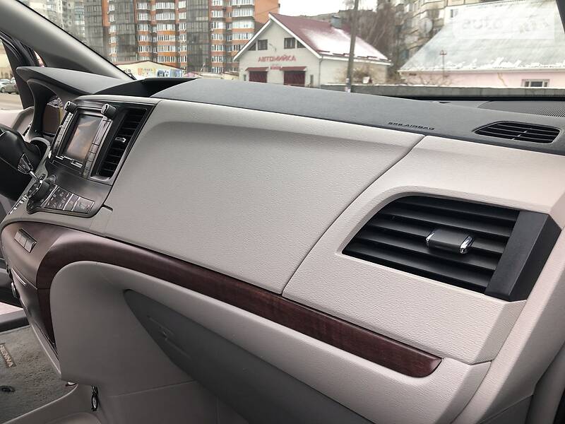 Мінівен Toyota Sienna 2014 в Житомирі