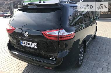 Мінівен Toyota Sienna 2018 в Харкові