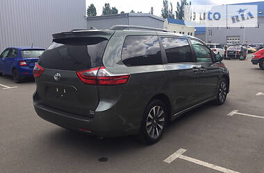 Минивэн Toyota Sienna 2019 в Киеве