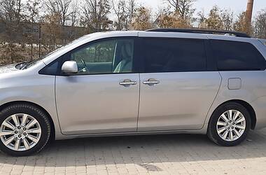 Минивэн Toyota Sienna 2010 в Хмельницком