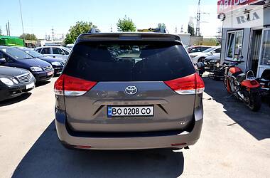 Минивэн Toyota Sienna 2013 в Львове