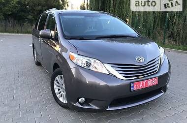 Мінівен Toyota Sienna 2017 в Луцьку