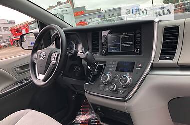 Мінівен Toyota Sienna 2018 в Києві