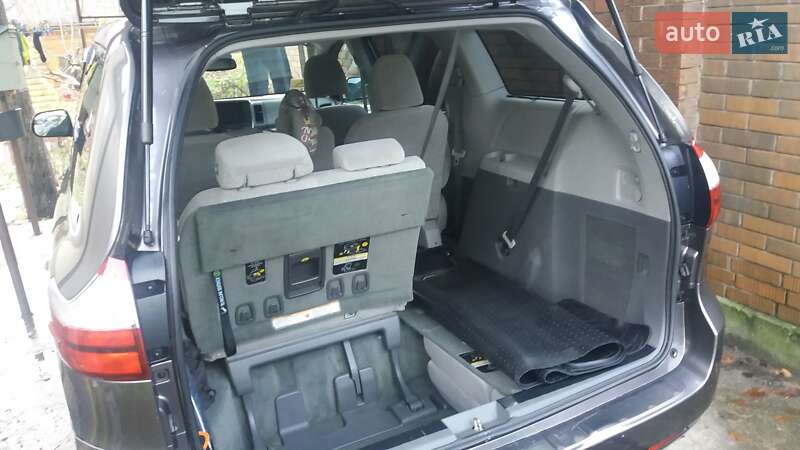 Минивэн Toyota Sienna 2017 в Киеве