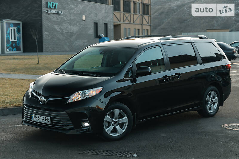 Минивэн Toyota Sienna 2018 в Киеве