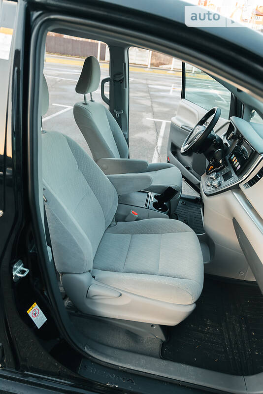Минивэн Toyota Sienna 2018 в Киеве