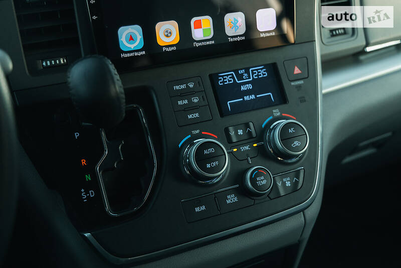 Минивэн Toyota Sienna 2018 в Киеве