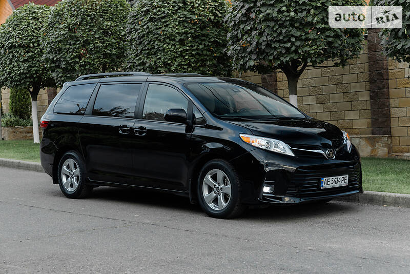 Минивэн Toyota Sienna 2018 в Киеве