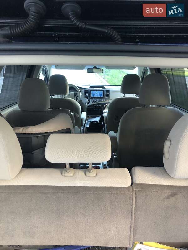 Мінівен Toyota Sienna 2013 в Івано-Франківську