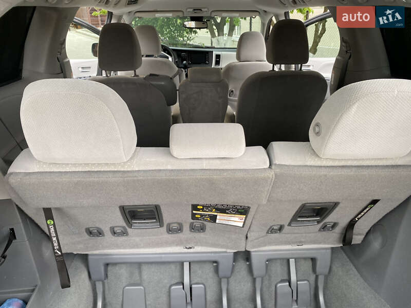 Мінівен Toyota Sienna 2019 в Львові