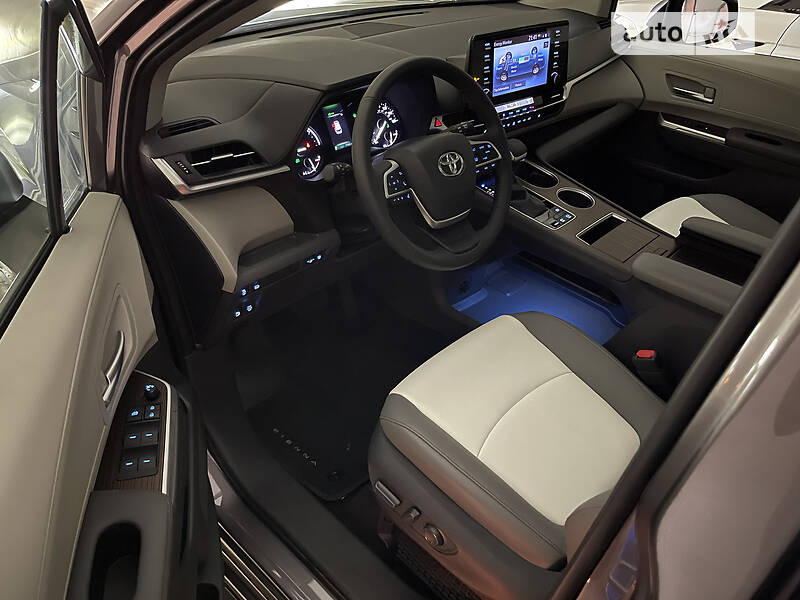 Мінівен Toyota Sienna 2020 в Одесі