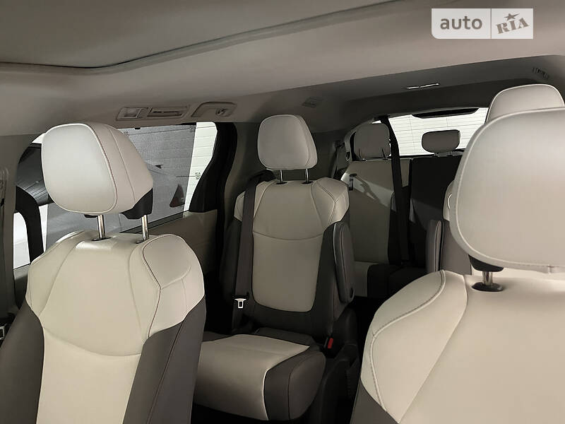 Мінівен Toyota Sienna 2020 в Одесі