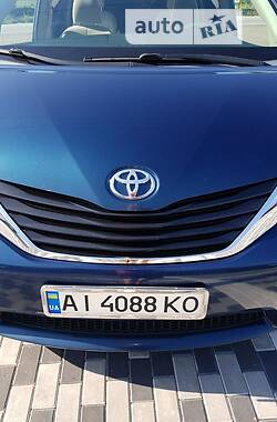 Мінівен Toyota Sienna 2011 в Боярці