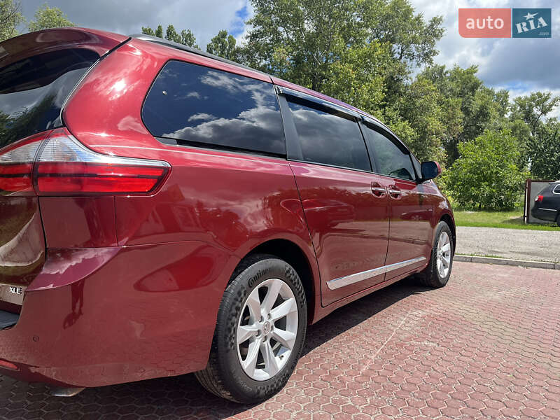 Минивэн Toyota Sienna 2016 в Кременчуге фото 5 Минивэн Toyota Sienna 2016 в Кременчуге