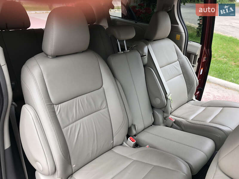 Минивэн Toyota Sienna 2016 в Кременчуге фото 9 Минивэн Toyota Sienna 2016 в Кременчуге