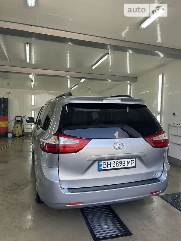 Мінівен Toyota Sienna 2015 в Ізмаїлі
