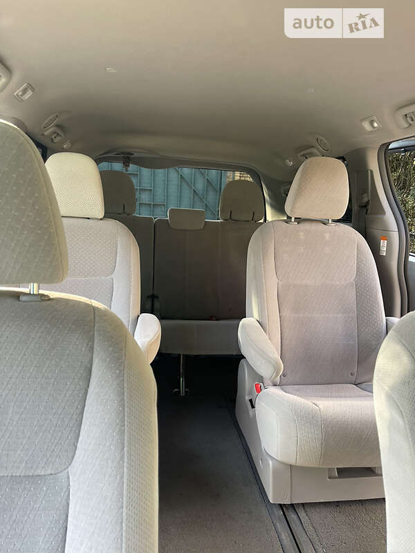 Мінівен Toyota Sienna 2015 в Ізмаїлі
