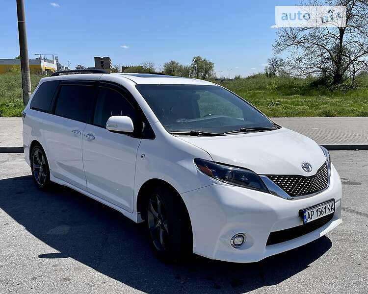 Мінівен Toyota Sienna 2015 в 