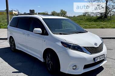 Мінівен Toyota Sienna 2015 в 