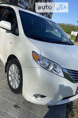 Минивэн Toyota Sienna 2017 в Виннице