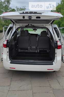 Минивэн Toyota Sienna 2016 в 