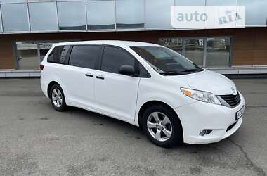 Минивэн Toyota Sienna 2016 в Киеве