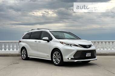 Минивэн Toyota Sienna 2020 в 