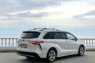 Минивэн Toyota Sienna 2020 в 