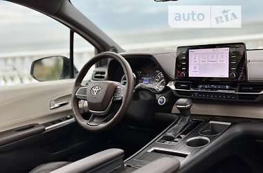 Минивэн Toyota Sienna 2020 в 