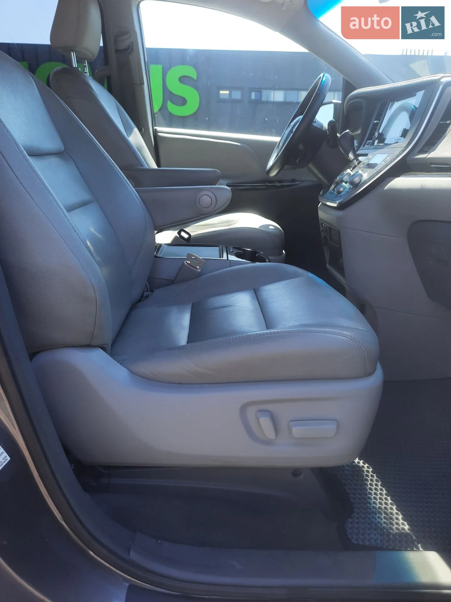 2015 Toyota Sienna - мініатюра 10