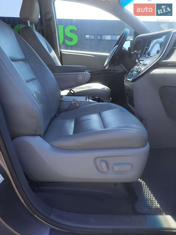 Минивэн Toyota Sienna 2015 в Киеве фото 10 Минивэн Toyota Sienna 2015 в Киеве