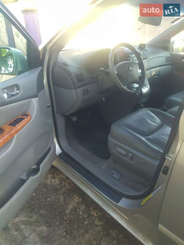 Мінівен Toyota Sienna 2005 в Лозовій