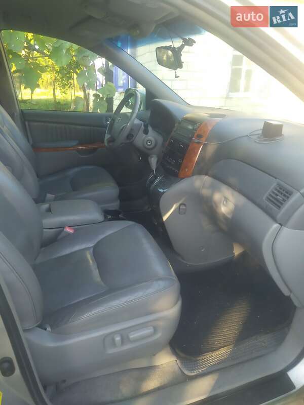 Мінівен Toyota Sienna 2005 в Лозовій