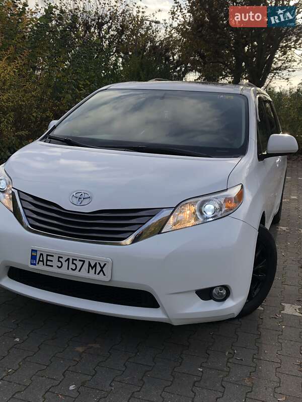 Toyota Sienna 2012